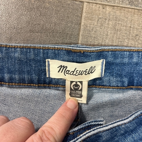 Madewell Mid-Rise Kick Out Jeans - Picture 4 of 10